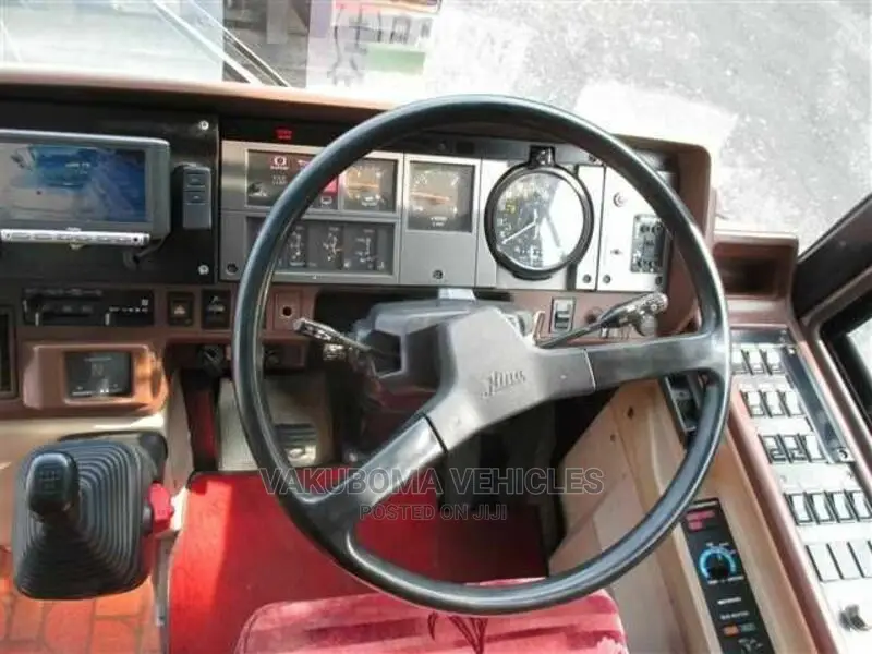 Isuzu Executive Bus 1988 White