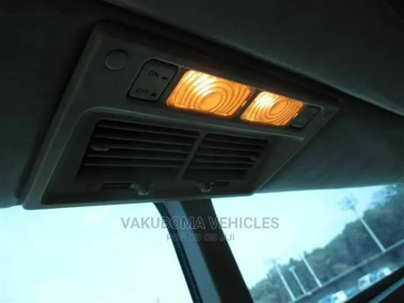 Isuzu Executive Bus 1988 White