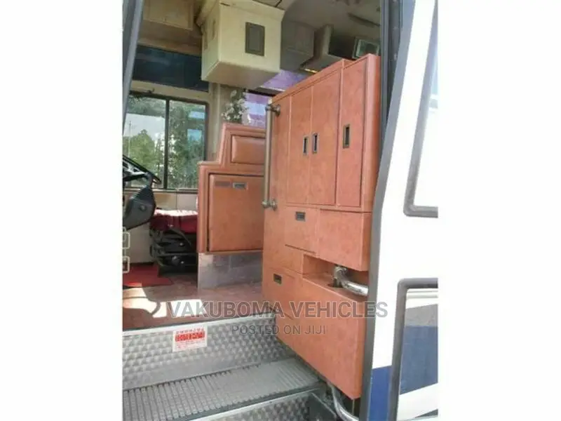 Isuzu Executive Bus 1988 White