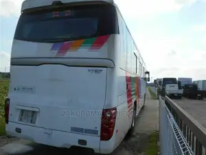 Isuzu Executive Bus 2006 White