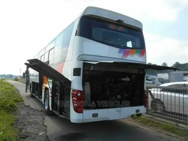 Isuzu Executive Bus 2006 White