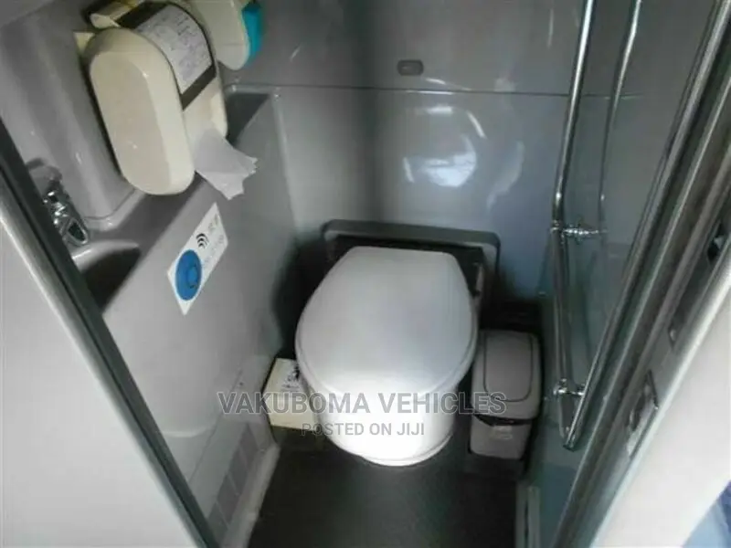 Isuzu Executive Bus 2006 White