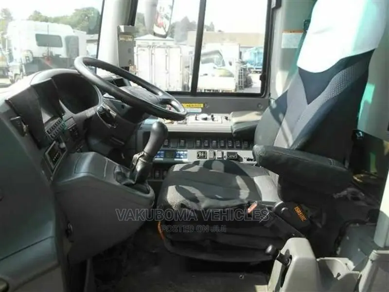 Isuzu Executive Bus 2006 White