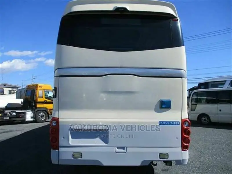 Isuzu Executive Bus 2009 White