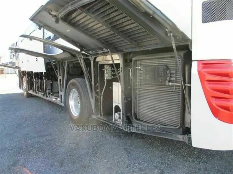 Isuzu Executive Bus 2009 White