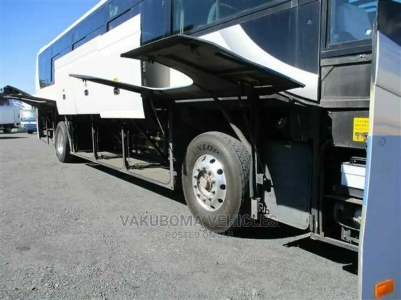 Isuzu Executive Bus 2009 White