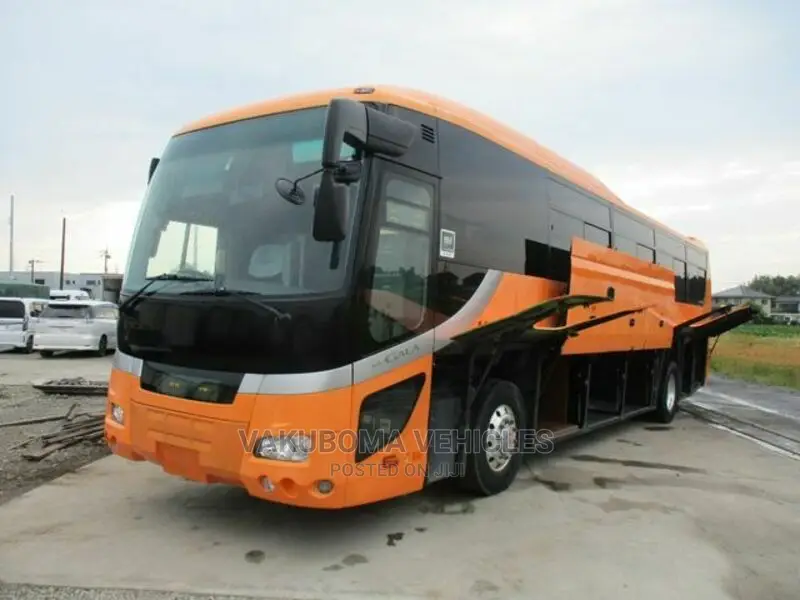 Isuzu Executive Bus 2010 Orange