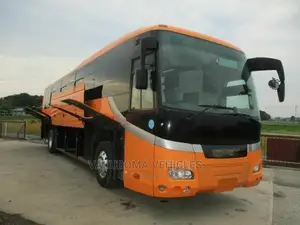 Isuzu Executive Bus 2010 Orange