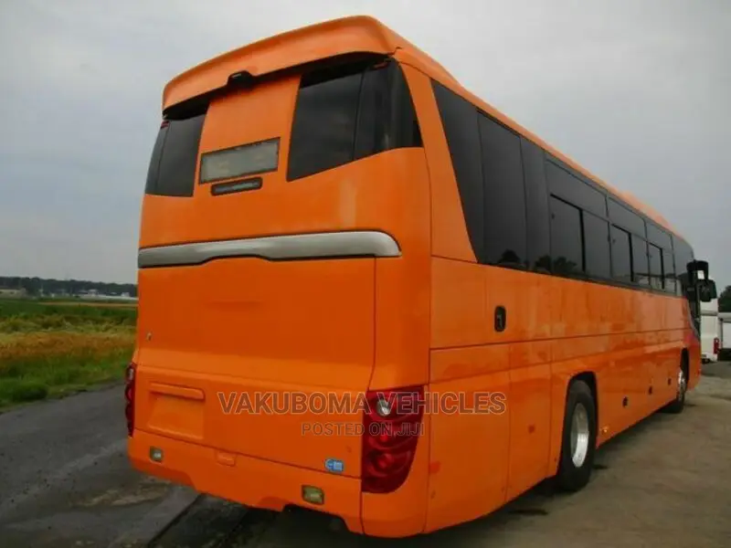 Isuzu Executive Bus 2010 Orange