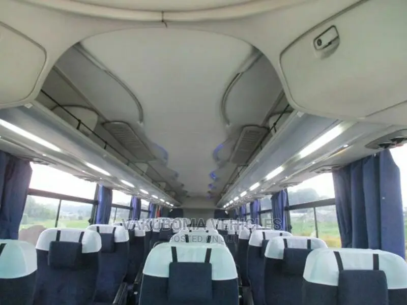 Isuzu Executive Bus 2010 Orange