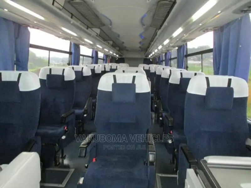 Isuzu Executive Bus 2010 Orange