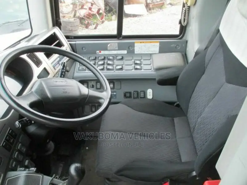 Isuzu Executive Bus 2010 Orange