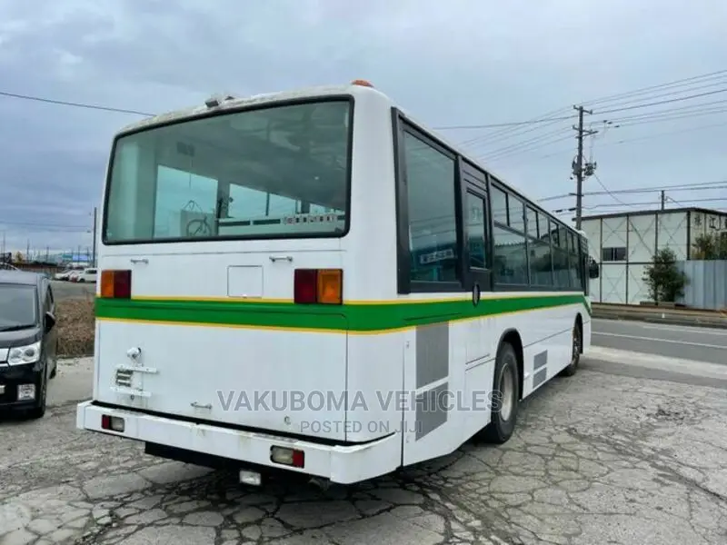 Isuzu Executive Bus 2001 White