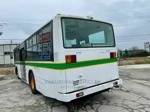 Isuzu Executive Bus 2001 White