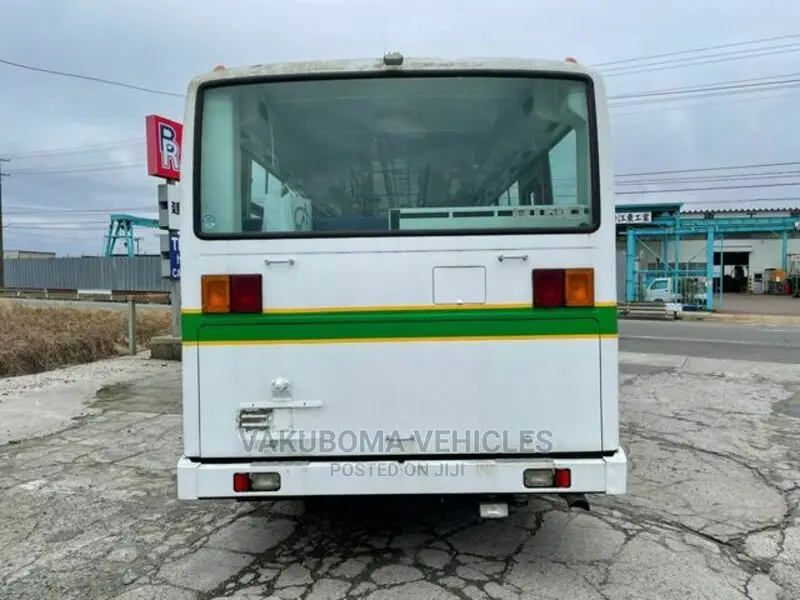 Isuzu Executive Bus 2001 White