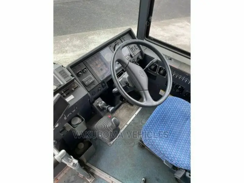 Isuzu Executive Bus 2001 White