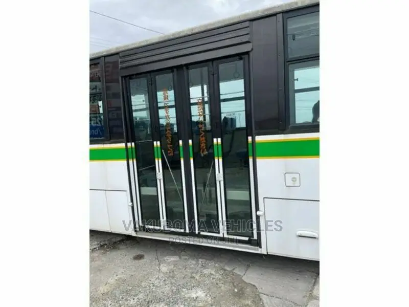 Isuzu Executive Bus 2001 White