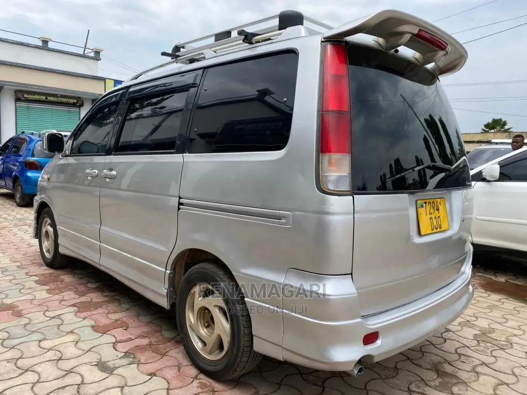 Toyota Noah 2004 Silver