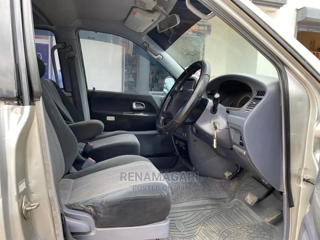 Toyota Noah 2004 Silver