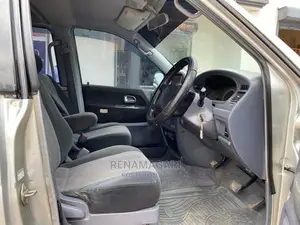 Toyota Noah 2004 Silver