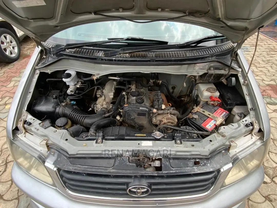Toyota Noah 2004 Silver