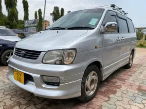 Toyota Noah 2004 Silver