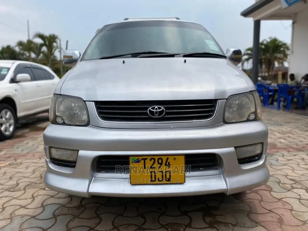 Toyota Noah 2004 Silver