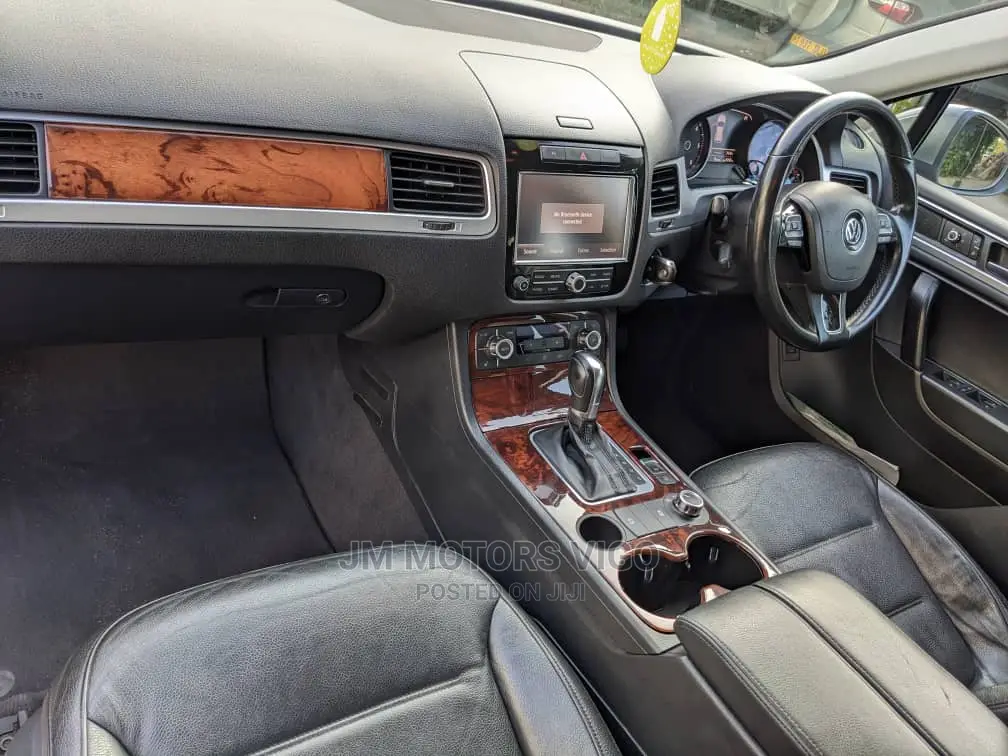 Volkswagen Touareg 2013 Gray
