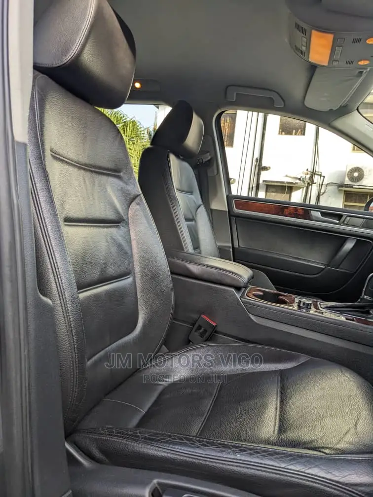 Volkswagen Touareg 2013 Gray