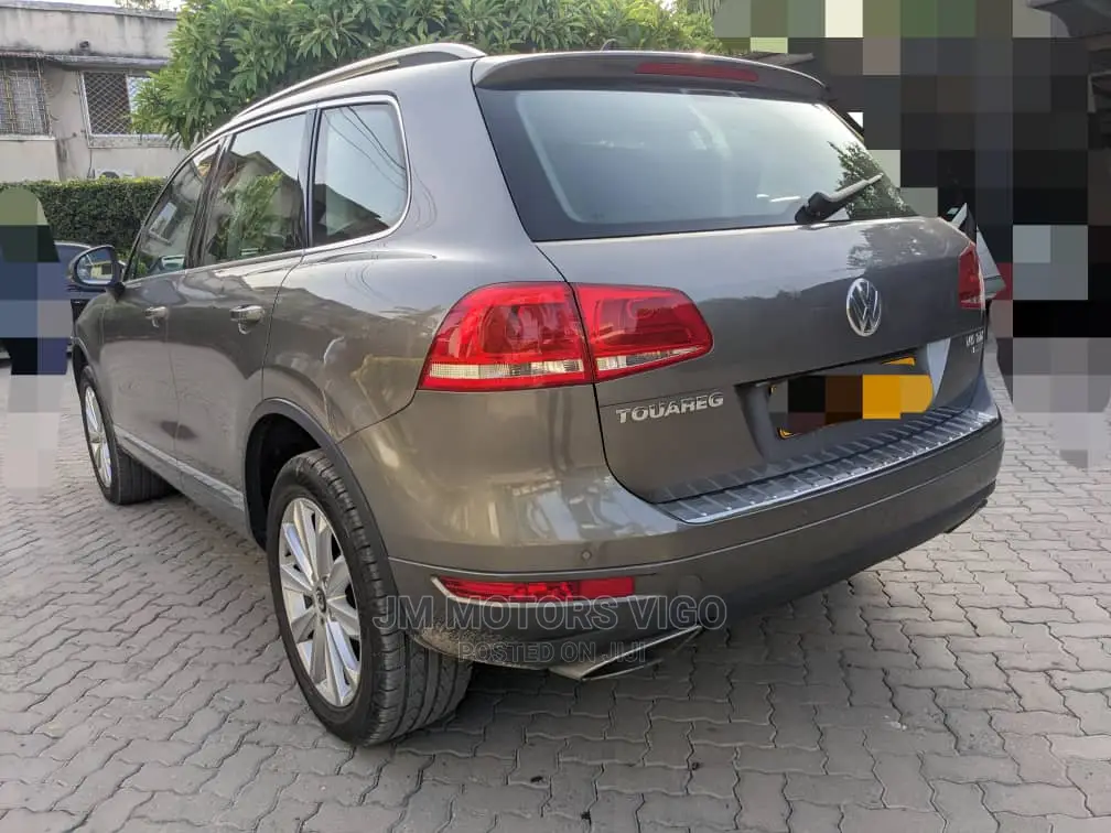 Volkswagen Touareg 2013 Gray
