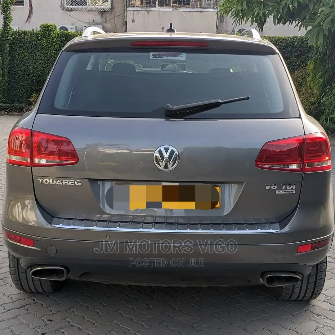 Volkswagen Touareg 2013 Gray