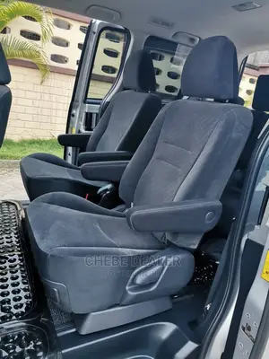 Toyota Noah 2011 Silver