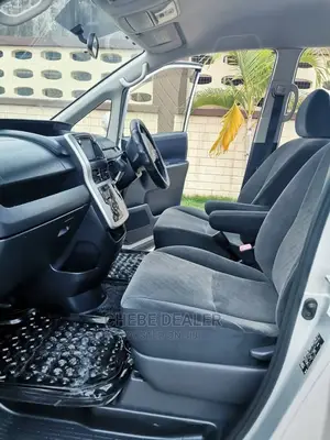 Toyota Noah 2011 Silver