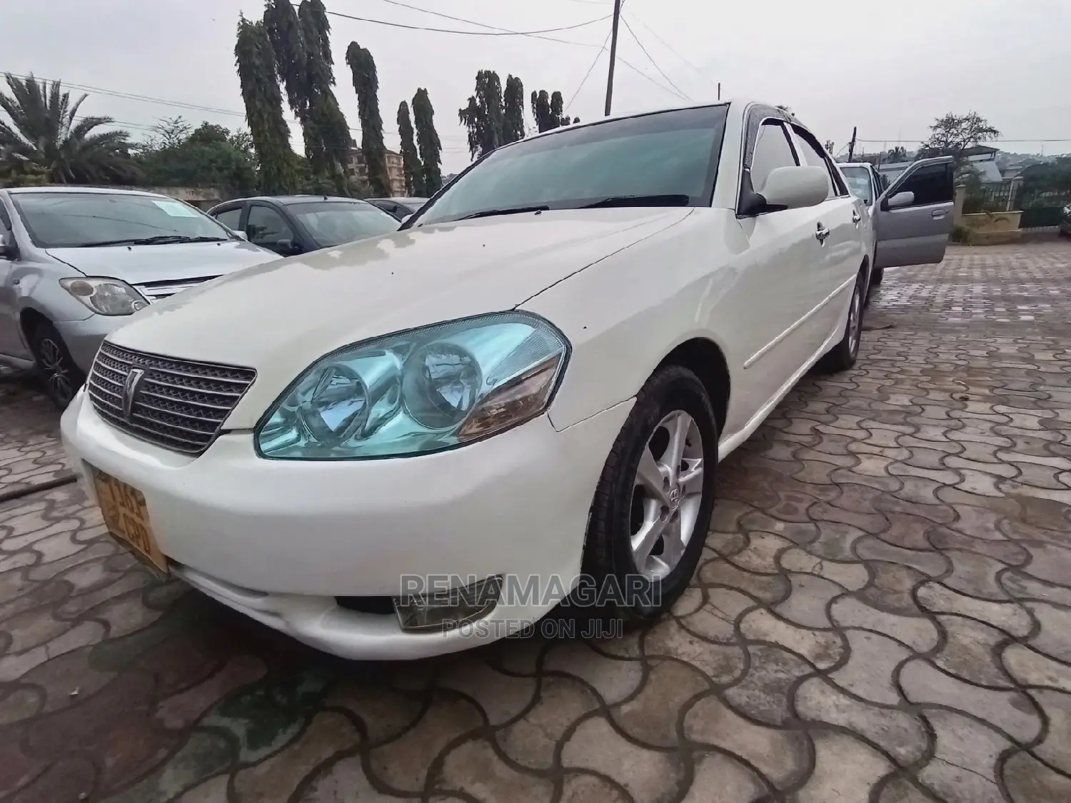 Toyota Mark II Qualis 2001 White