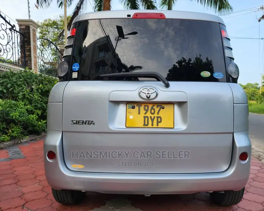Toyota Sienta 2005 Silver