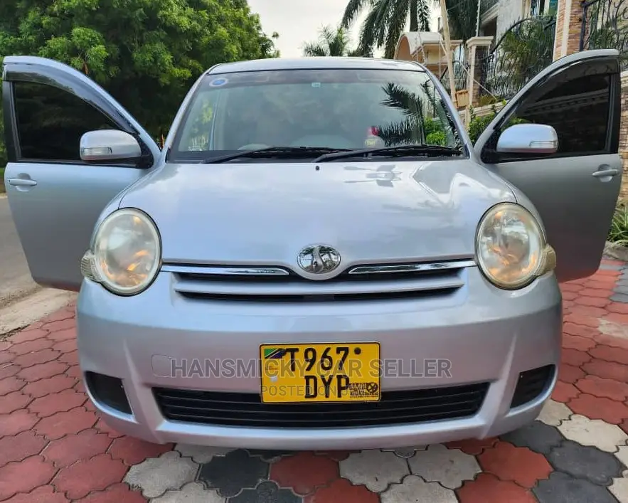 Toyota Sienta 2005 Silver