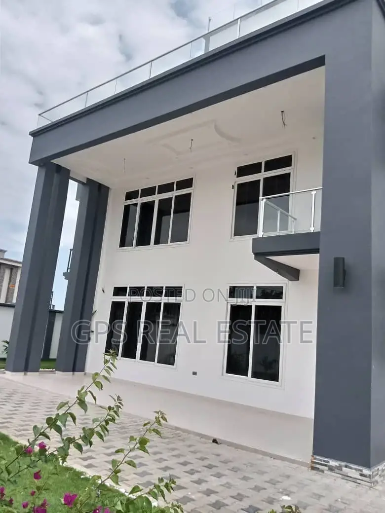 5bdrm Mansion in Kunduchi, Kinondoni for Sale