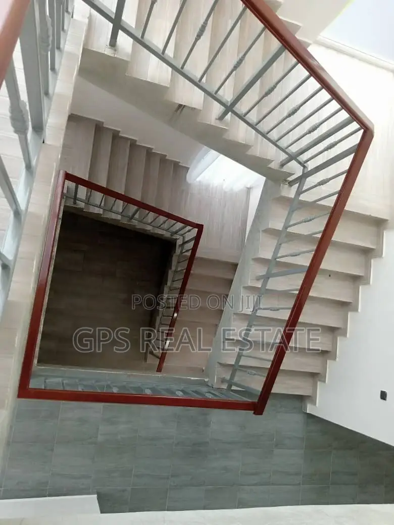 5bdrm Mansion in Kunduchi, Kinondoni for Sale