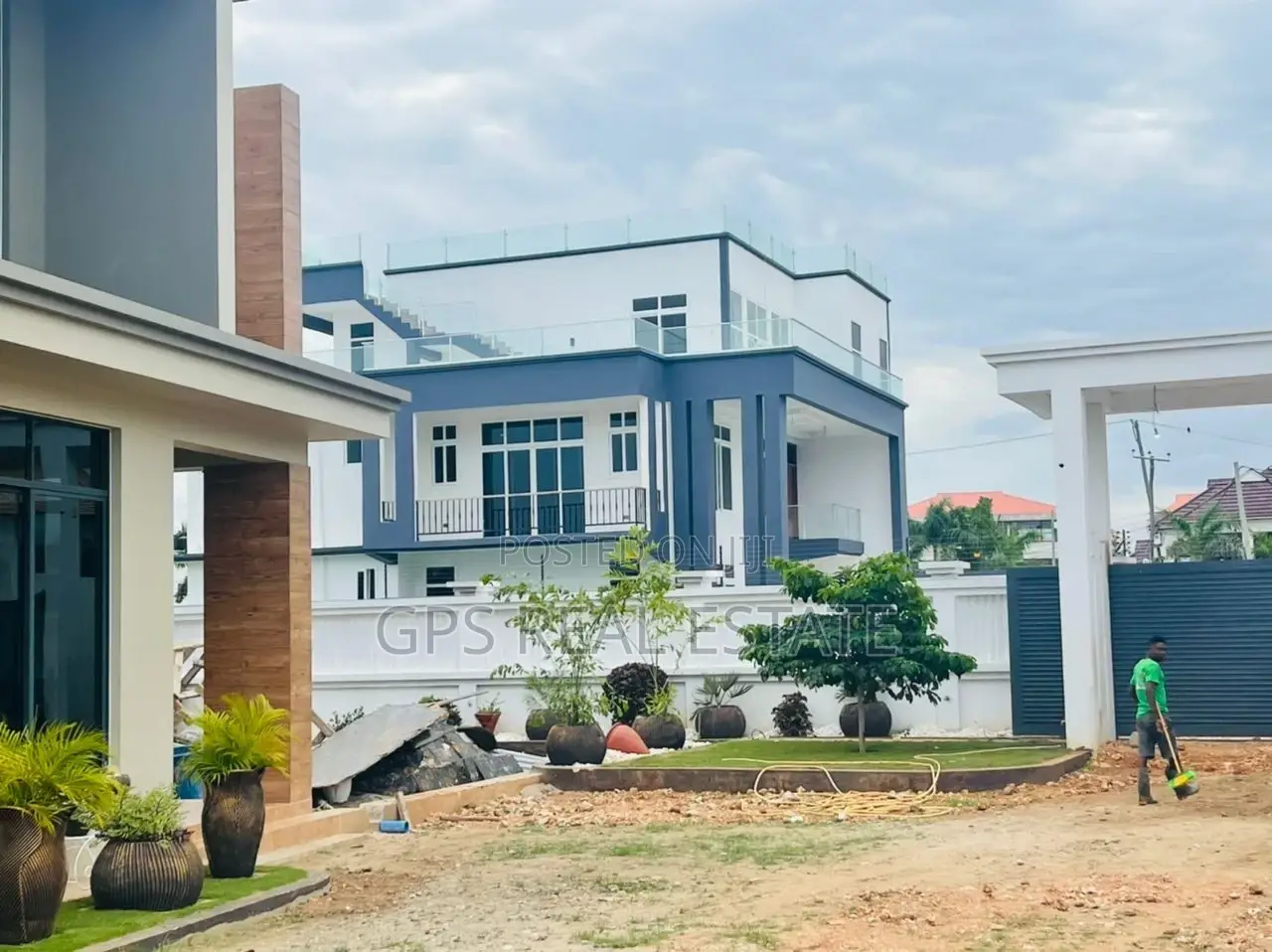 5bdrm Mansion in Kunduchi, Kinondoni for Sale
