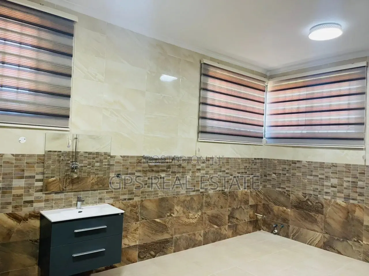5bdrm Mansion in Kunduchi, Kinondoni for Sale