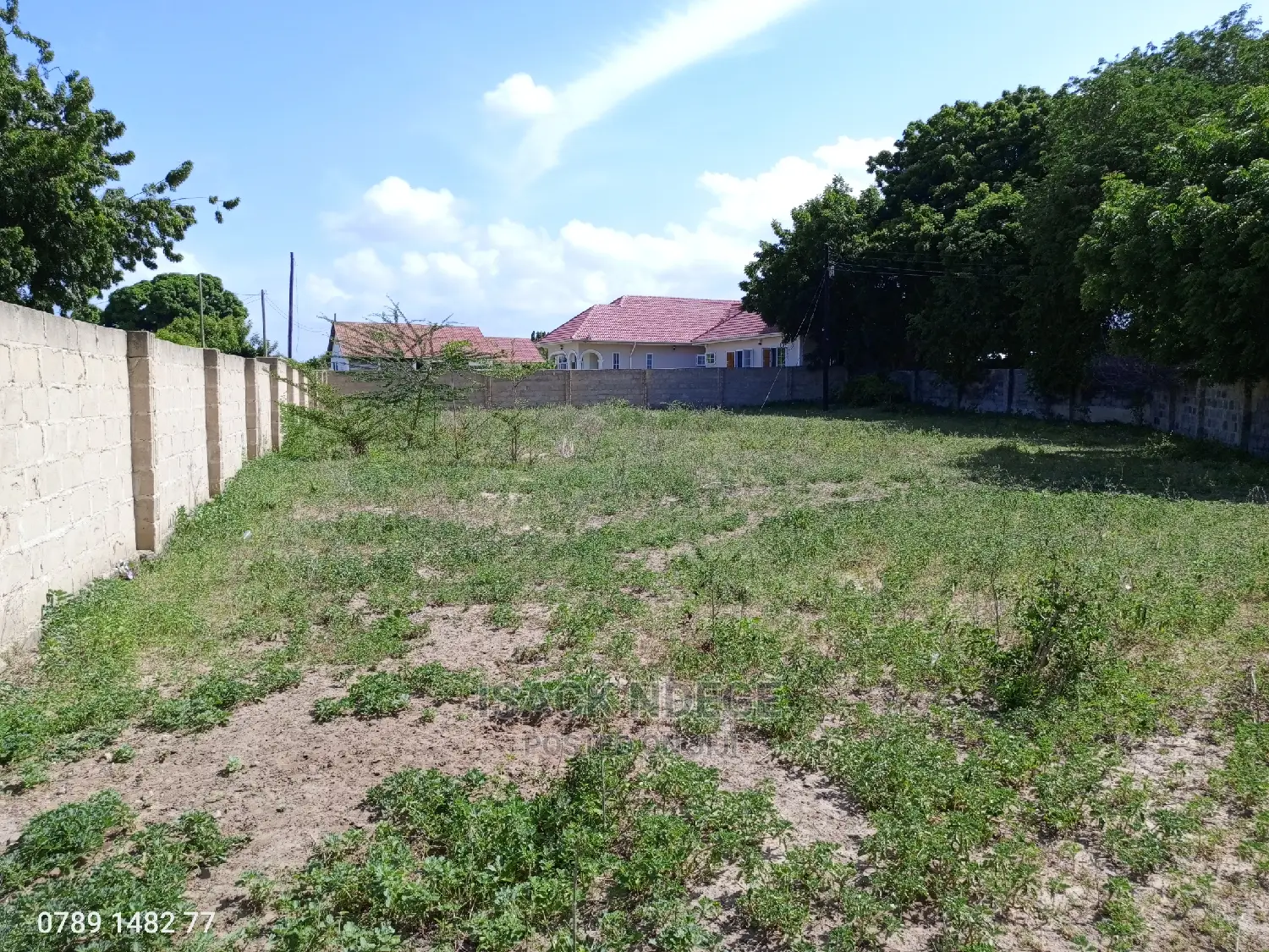 Uwanja Unauzwa Bahari Beach