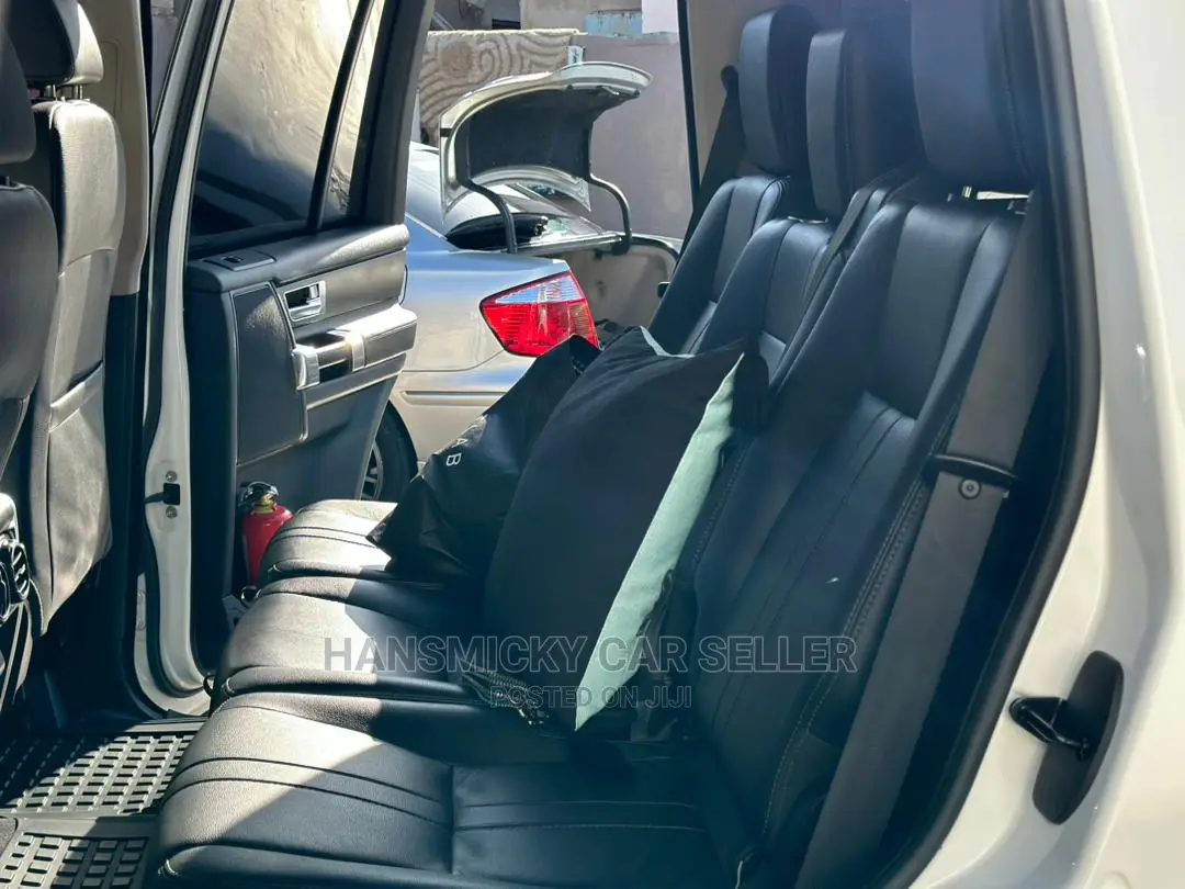 Land Rover Discovery 2014 White