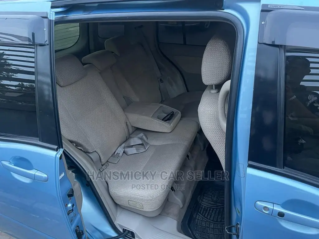Toyota Raum 2006 Blue