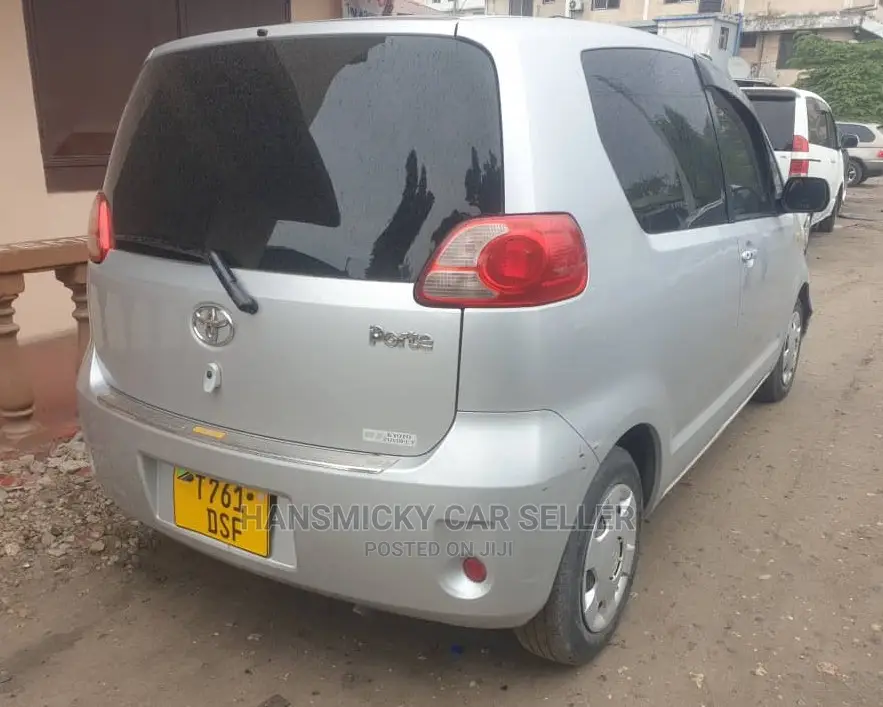 Toyota Sienta 2004 Silver