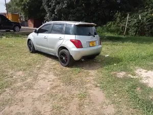 Toyota IST 2003 Silver