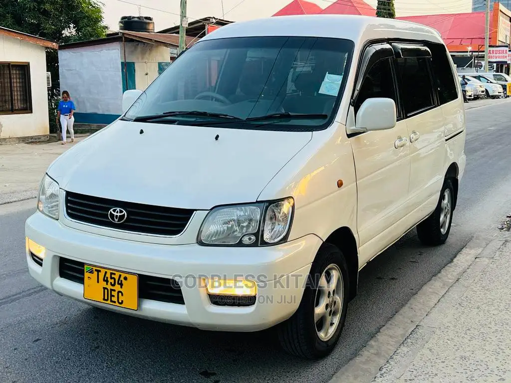 Toyota Noah 2001 White
