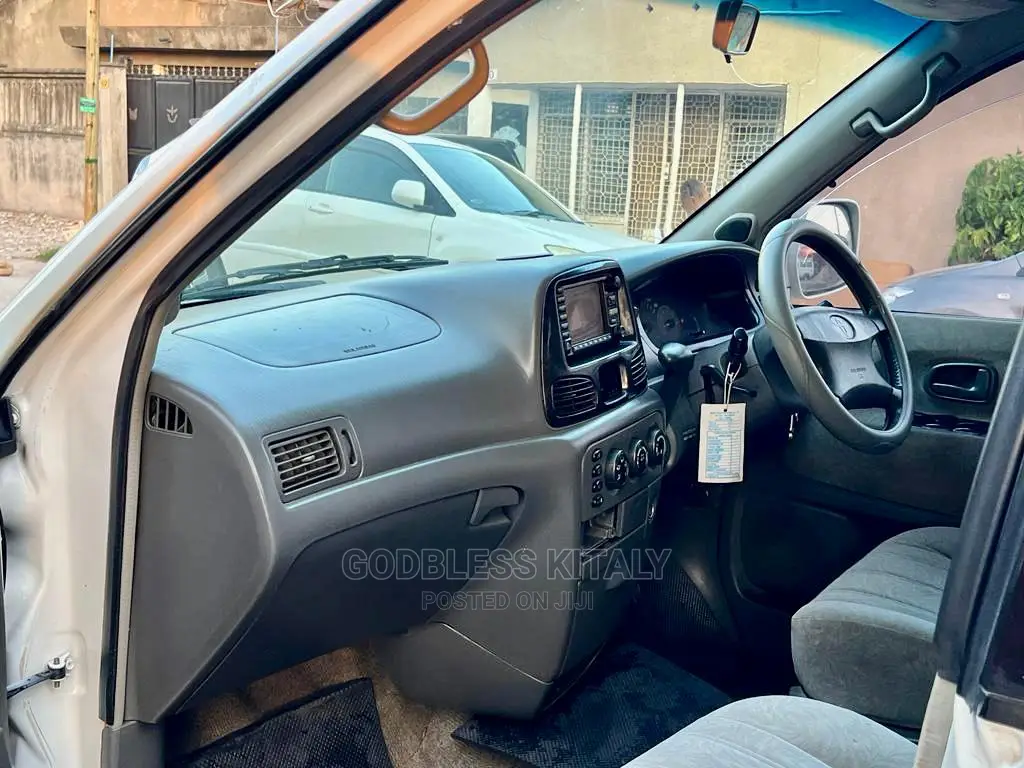Toyota Noah 2001 White