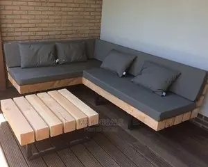 Sofa Seti Nzuri Na Coffee Table Yake