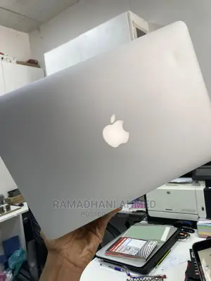 Laptop Apple MacBook Pro 2015 8GB Intel Core I5 SSD 256GB