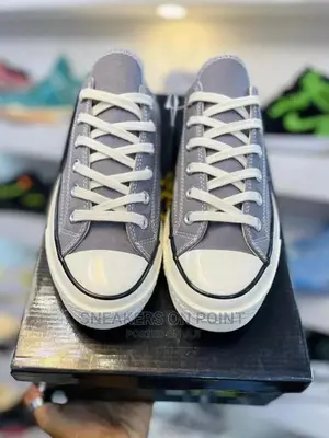 *Converse Og {Chuck Taylor}* *Size 40-45*